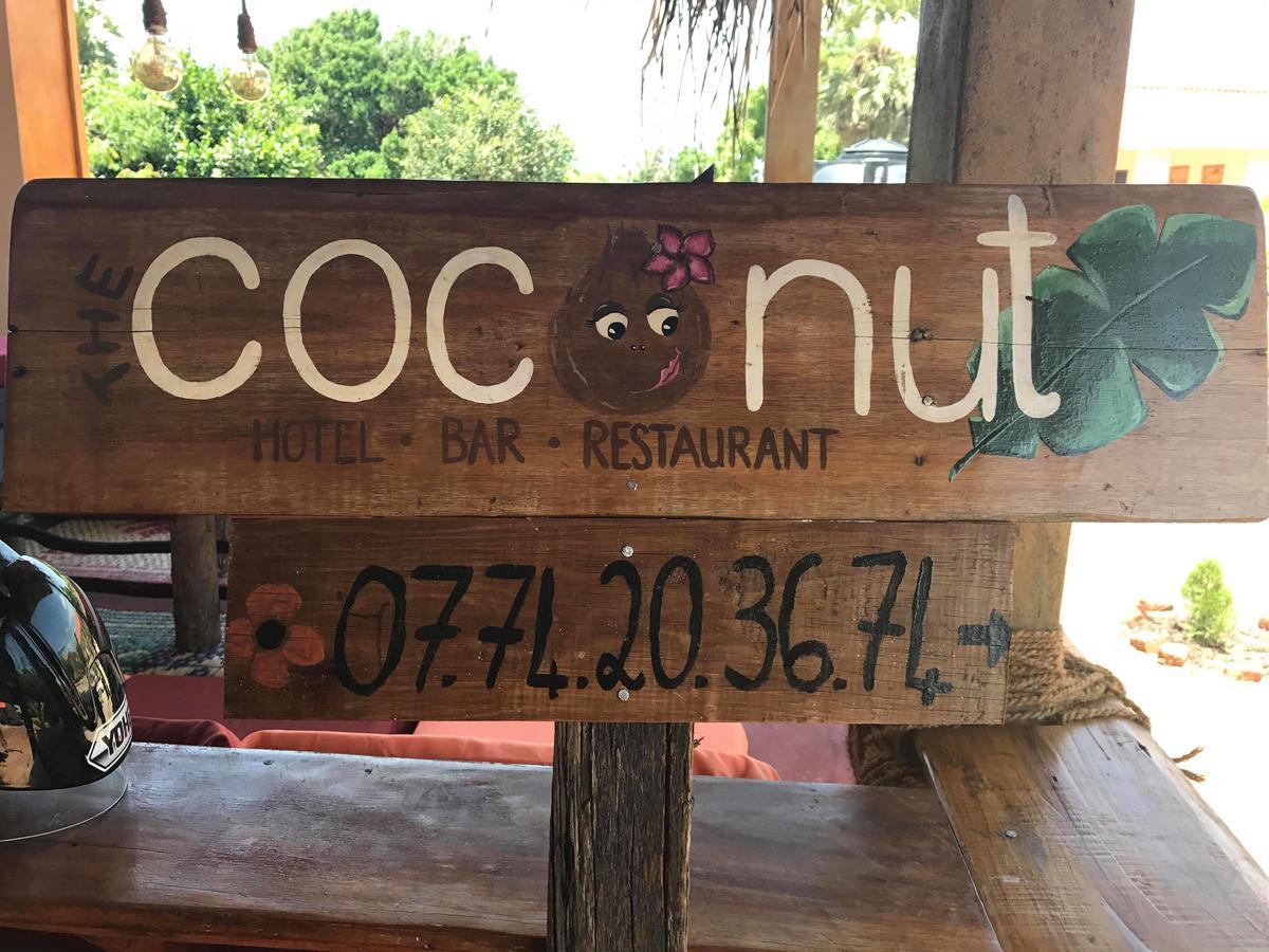 The Coconut Hotel Потувил Екстериор снимка